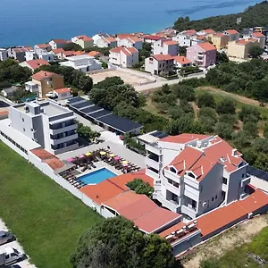Plat Aparthotel Kozino