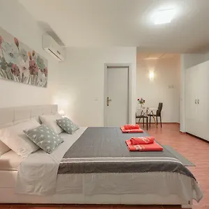 Affittacamere Lavander 3 Private With Bathroom And Balcony